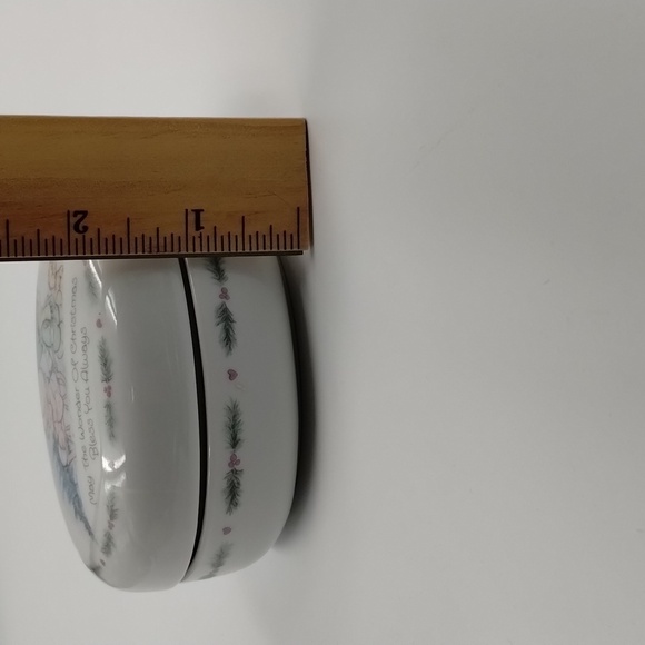 Precious Moments Christmas Dish with lid - Picture 6 of 6